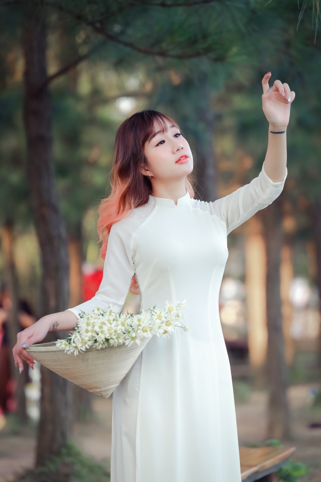 96间房主跳舞 霓虹之影